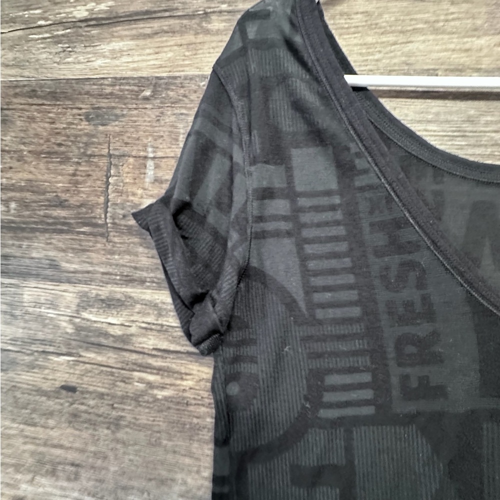 Lululemon Athletica Black Graphic Womens Vneck Short Sleeve Tee - Picture 3 of 8